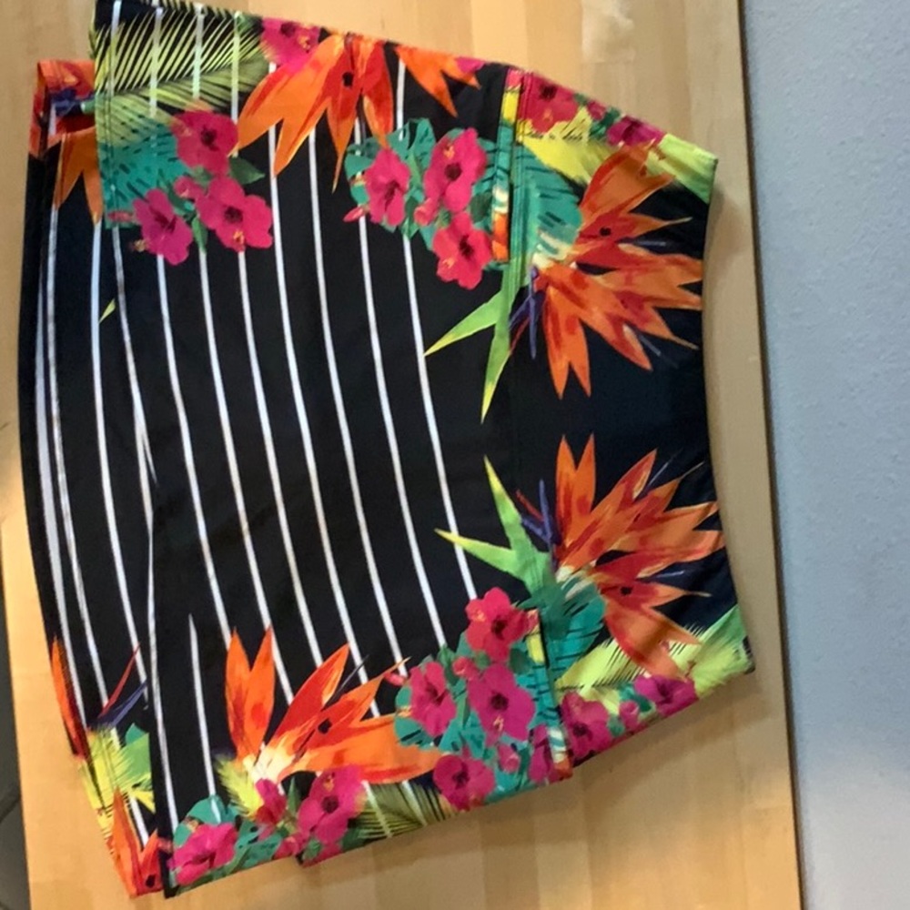Lucky In Love Tennis Skort, Tropical Striped Palm